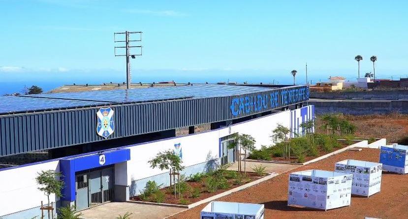 O Projeto CHS2 de Armazenamento Solar para Fins Comerciais e Industriais do Tenerife Football Club ganha um prêmio de prestígio, estabelecendo mais uma vez o padrão do setor!